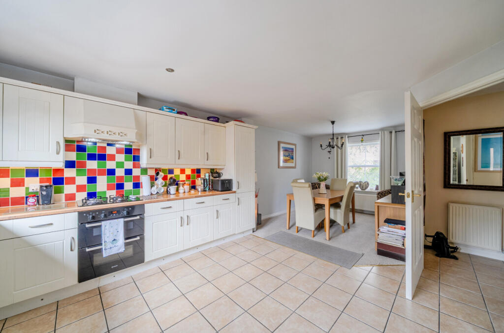 House in Swindon, Haydon Wick - View 3