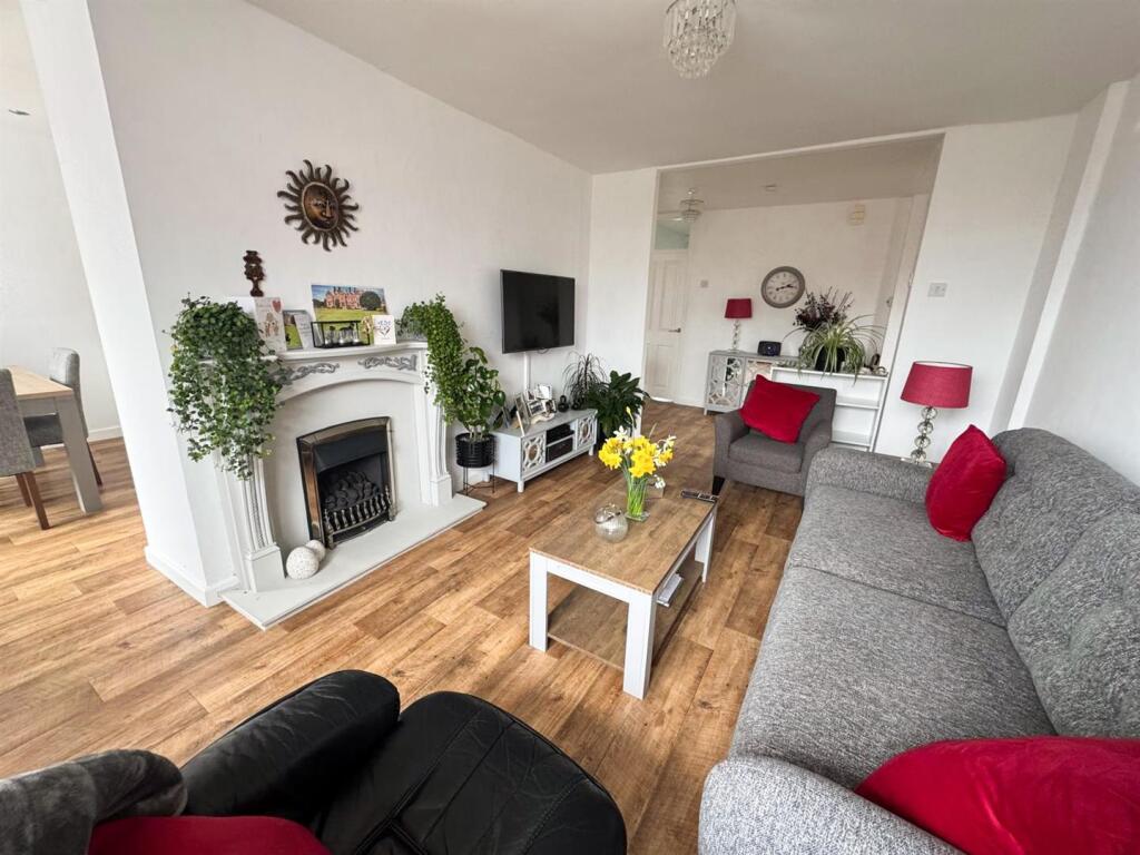 45 Maeshendre, Waunfawr, Aberystwyth photo 3