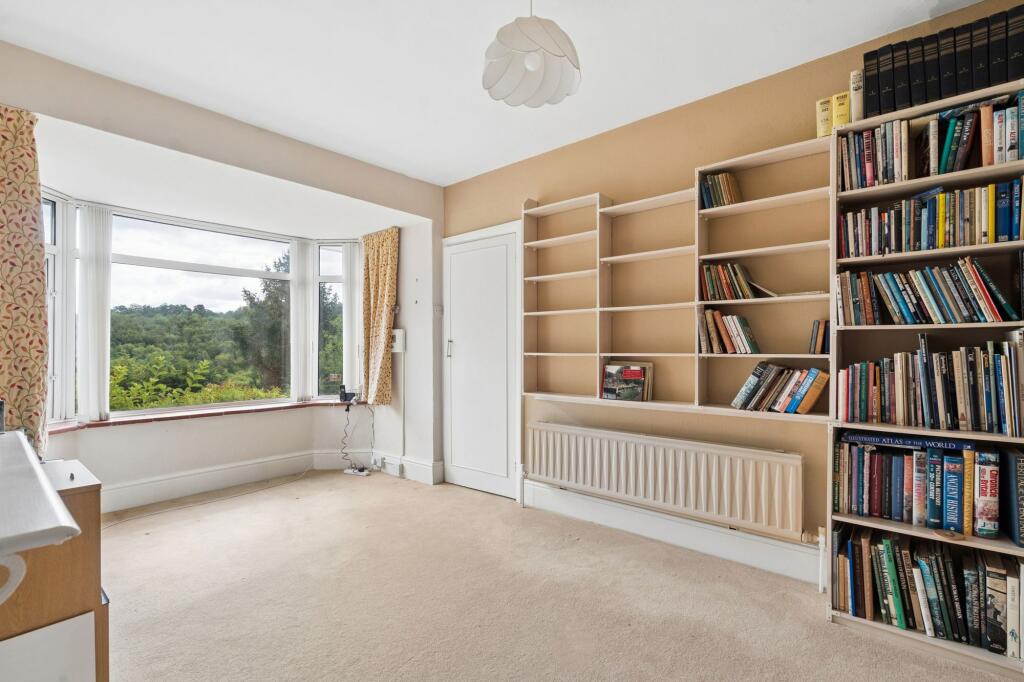 House in High Wycombe, Sands - View 5