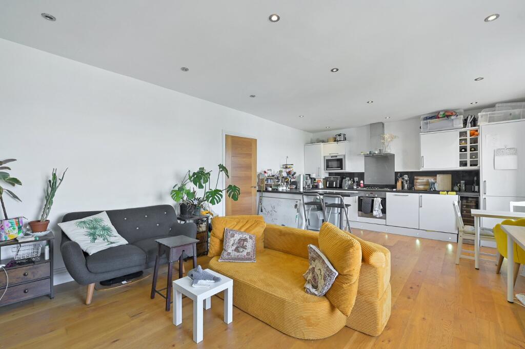 Apartment in Bristol - View 3