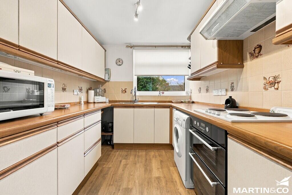 21, Wood Dale , Great Baddow  photo 2