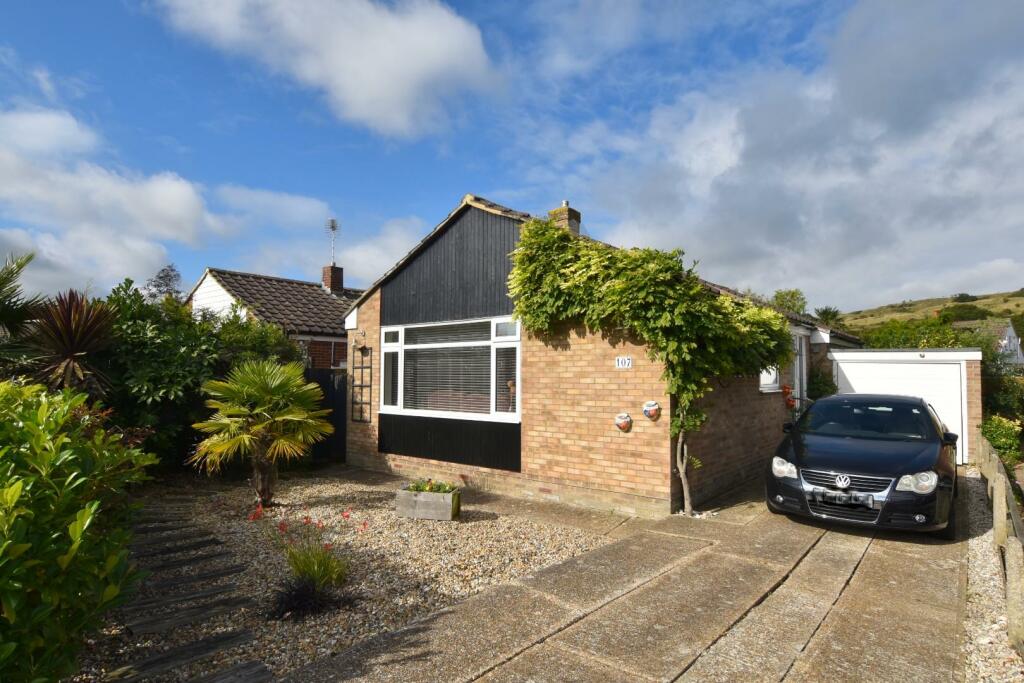 2-bed bungalow on Shepherds Walk, Hythe, £375,000