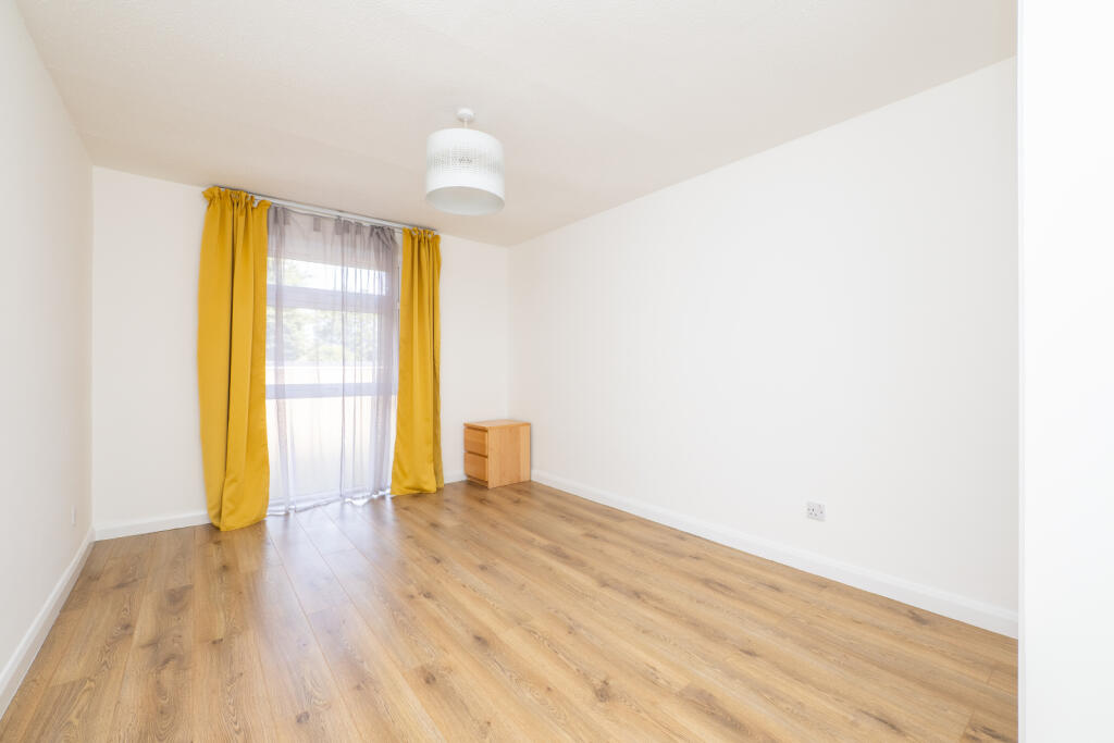 Apartment in Sutton - View 5