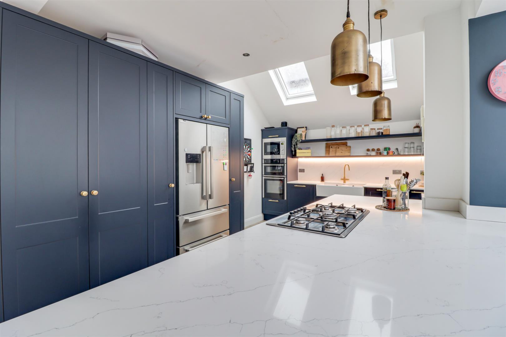 House in Southend-on-Sea, Eastwood - More