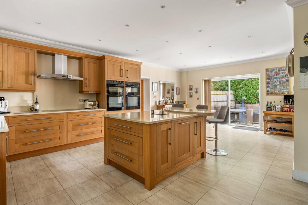 House in Tandridge, Hurst Green, Oxted - View 4