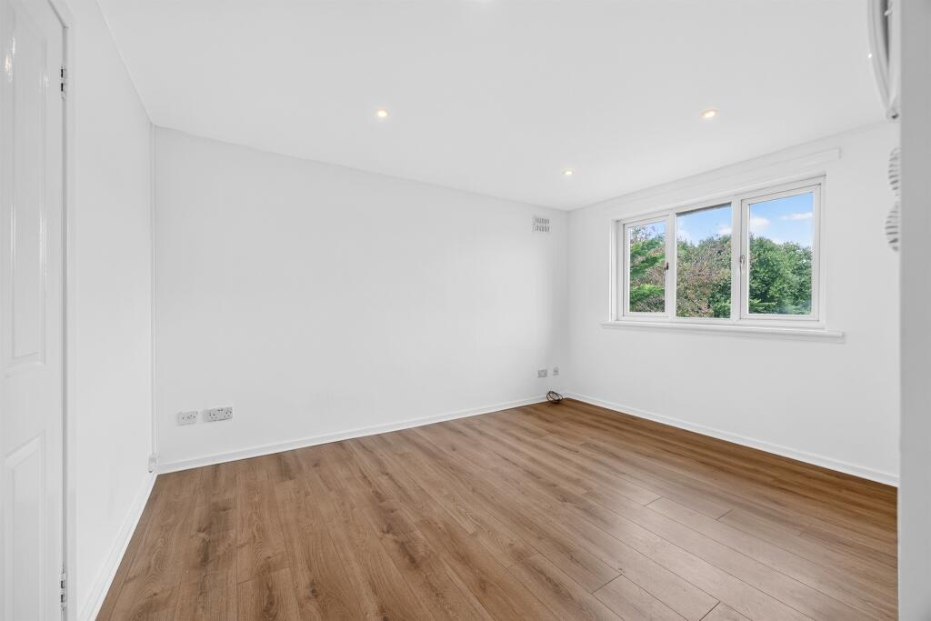 Apartment in Renfrew, Victory Gardens, Dean Park - View 4