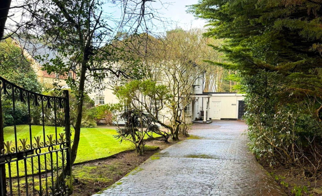 Main image of property: Victoria Road, Formby, Liverpool, L37 1LP