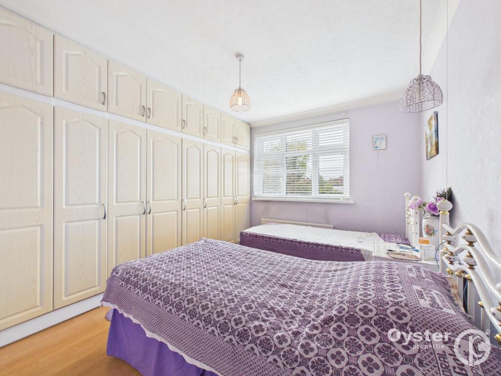 House in Ilford, Clayhall - More