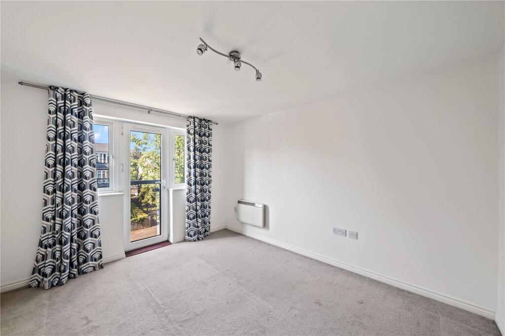 Apartment in Sutton - View 5