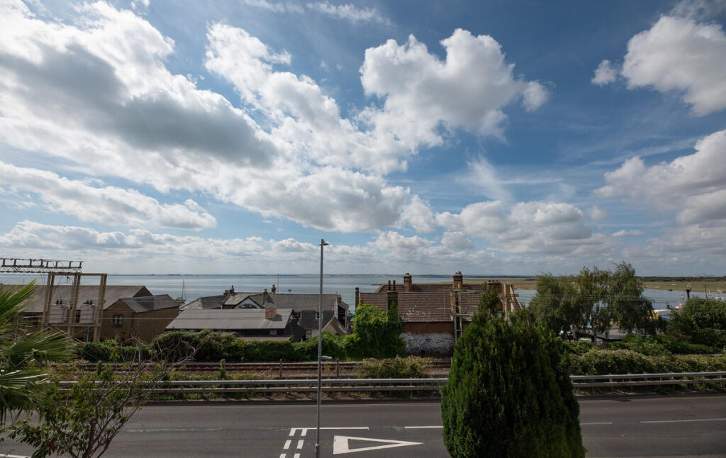 Apartment in Southend-on-Sea - View 4