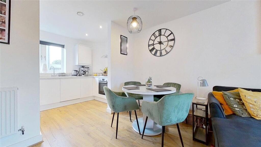 Apartment in Adur, Lancing - More