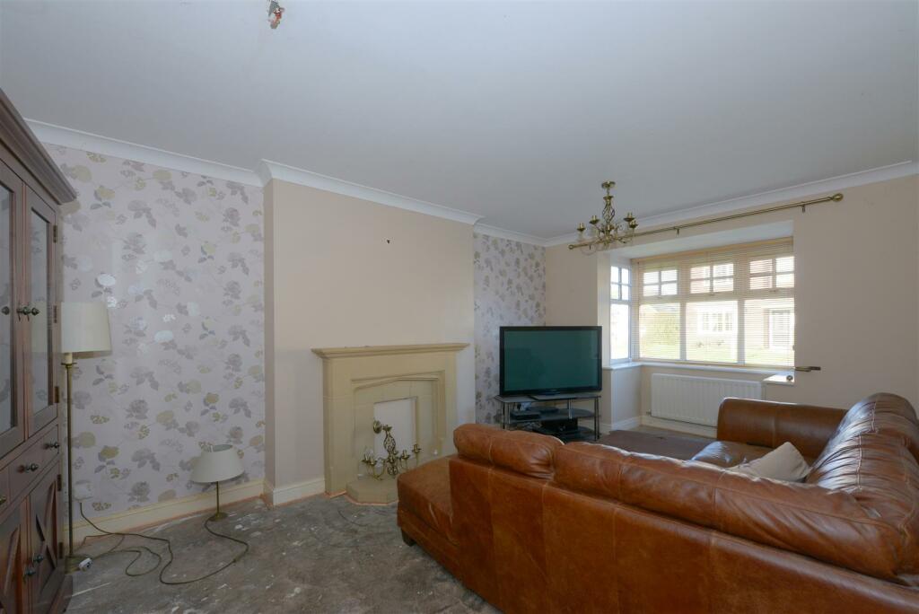 Robert Jones Close, Baschurch, Shrewsbury photo 2