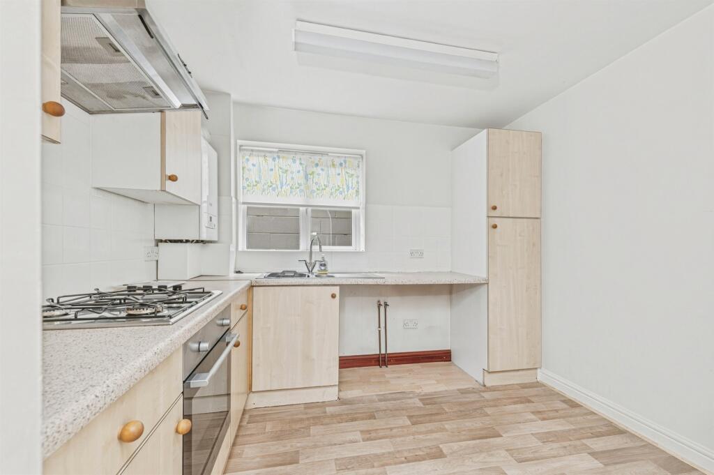 Apartment in Kirklees, West Yorkshire - View 5