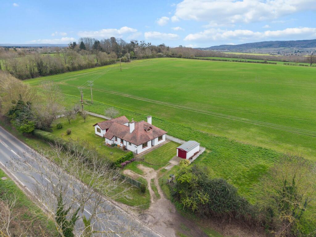 Main image of property: Evesham Road, Wick, WR10