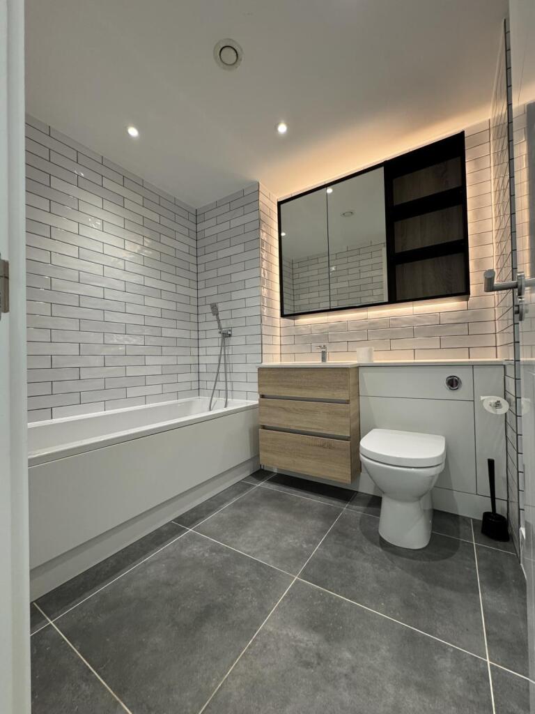 Apartment in London - View 5