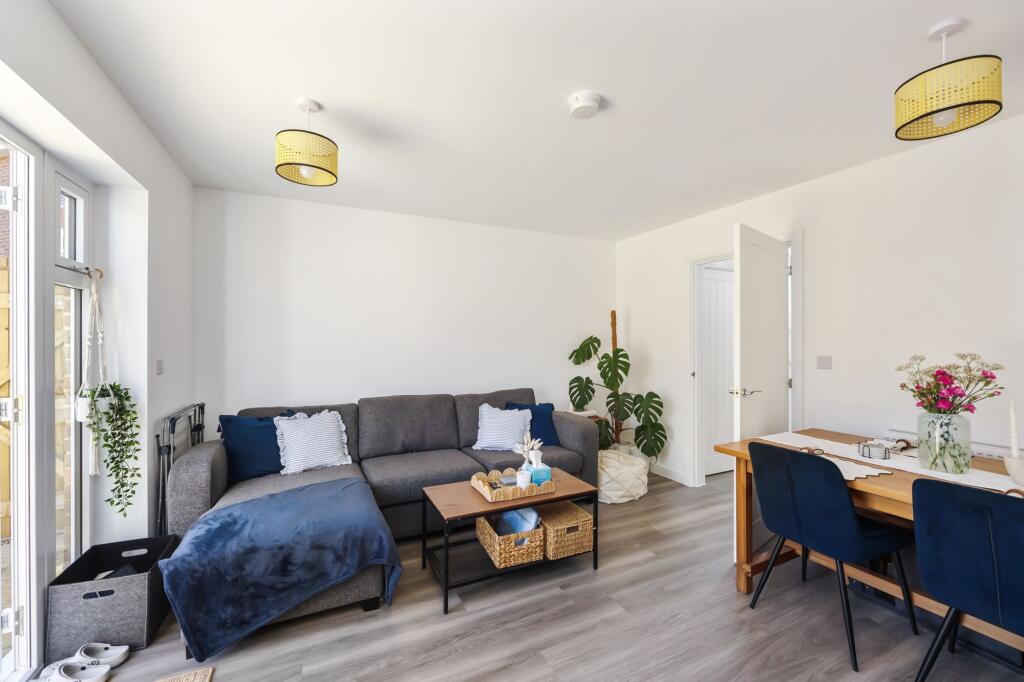 House in Crawley, Riverbrook place, Forge Wood - More