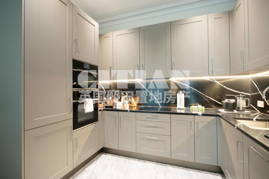 Apartment in London - View 5