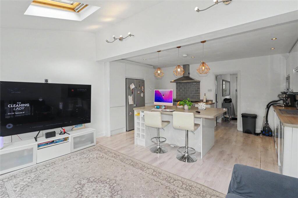 House in Woking, Surrey - View 5