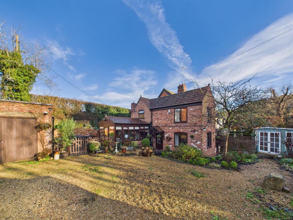 Main image of property: Lavendon Cottage, Anchor Lane, Harvington