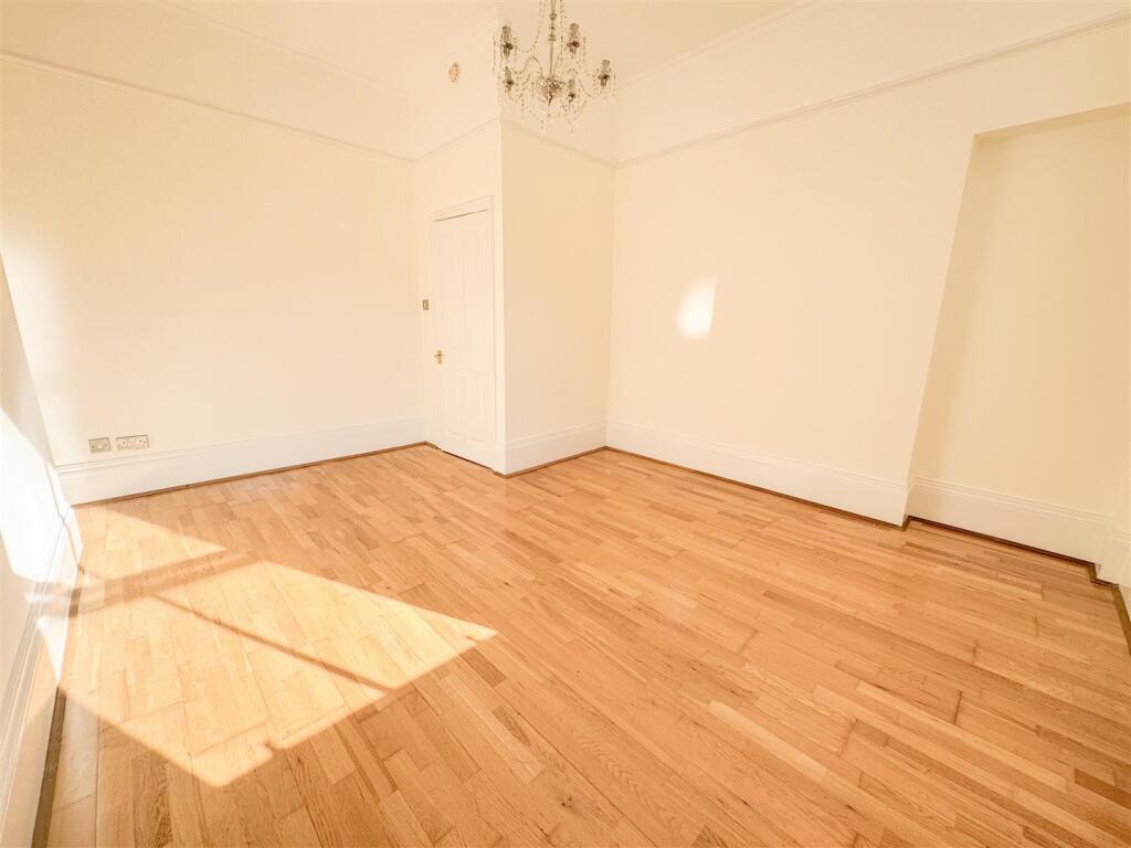 Apartment in St. Leonards-on-Sea, Bohemia - View 3