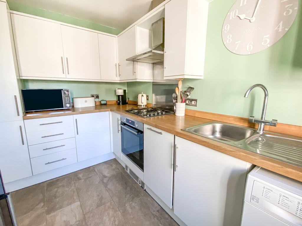 House in Eastleigh, Hedge End - View 4