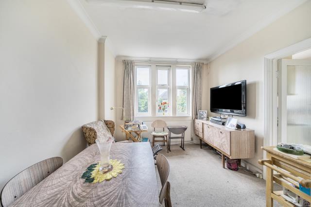 Greenbank Crescent, London photo 4