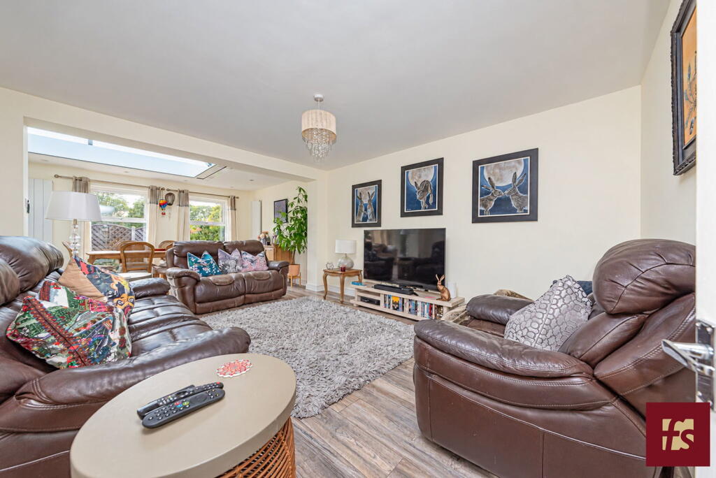 House in Bracknell, Hanworth - View 4