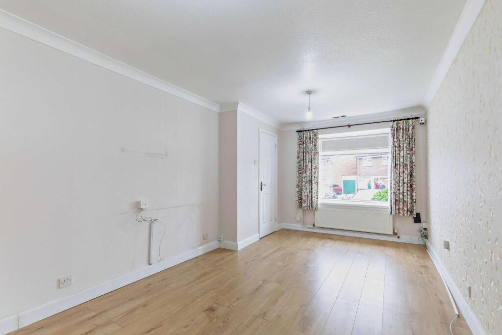 House in Woking, Goldsworth Park, Knaphill - View 3