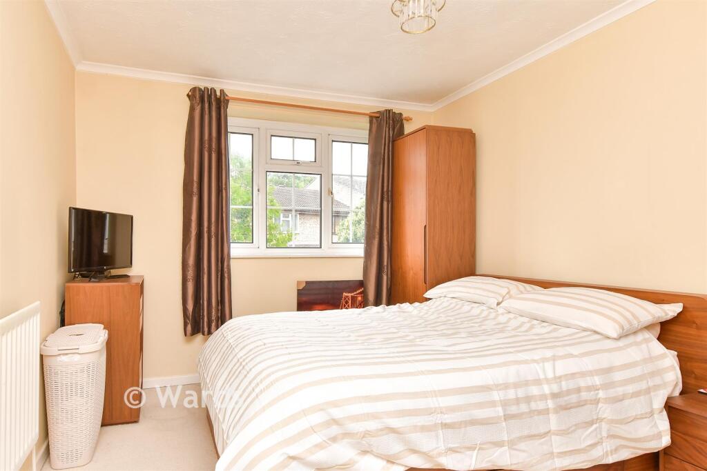 House in Chatham, Wayfield - More