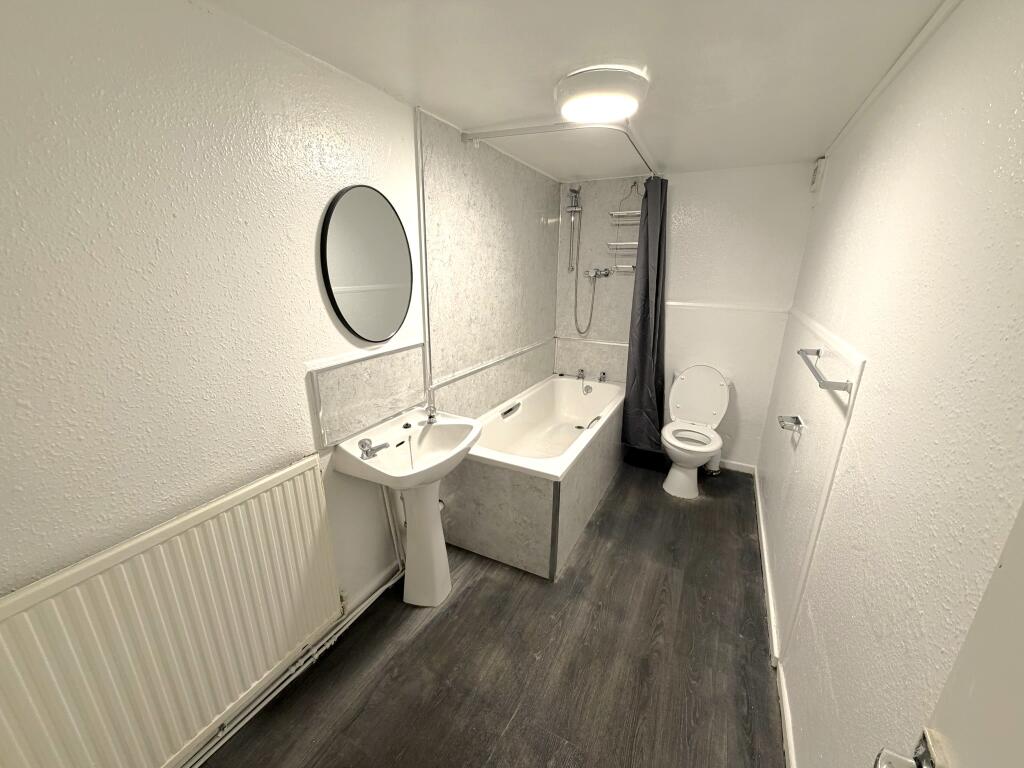 Apartment in Sheffield, Birkendale, Upperthorpe - View 3