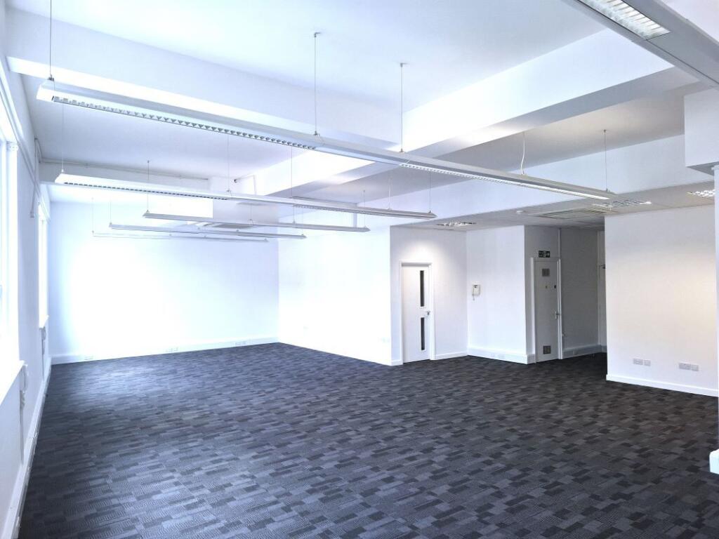 Main image of property: 32 High Street, Guildford, Surrey GU1 3EL