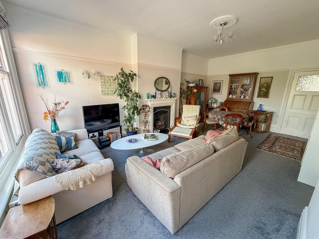 Apartment in Brighton - View 3