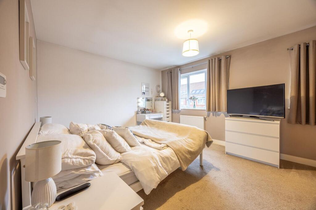 16, Barleyfields Avenue photo 3