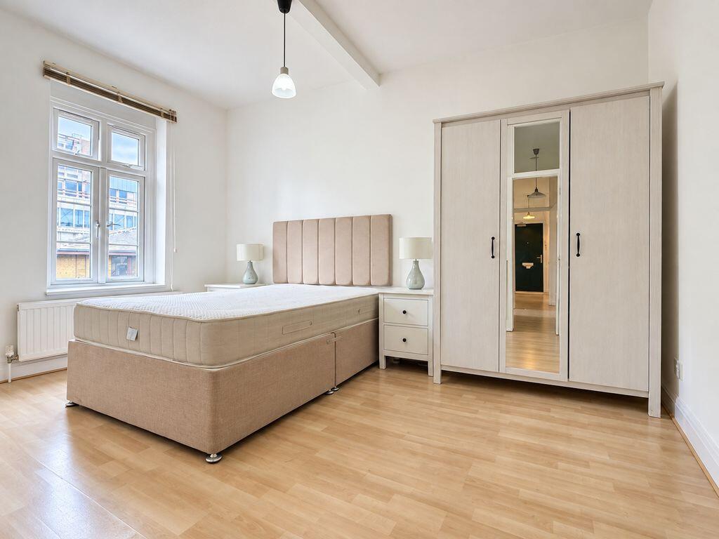 Apartment in London - More