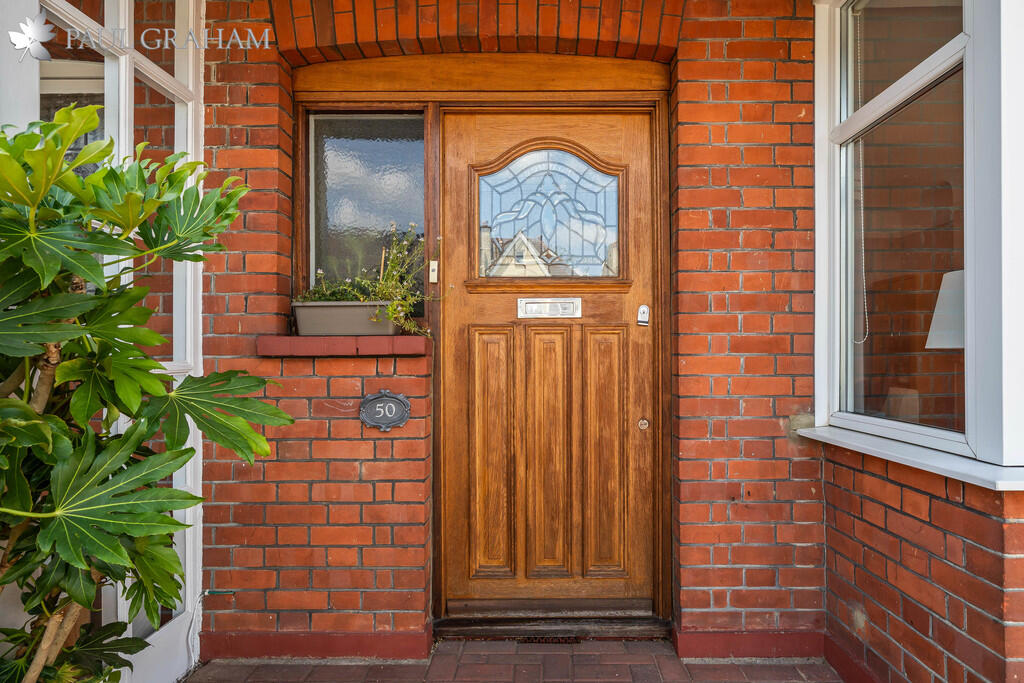 House in Sutton - More
