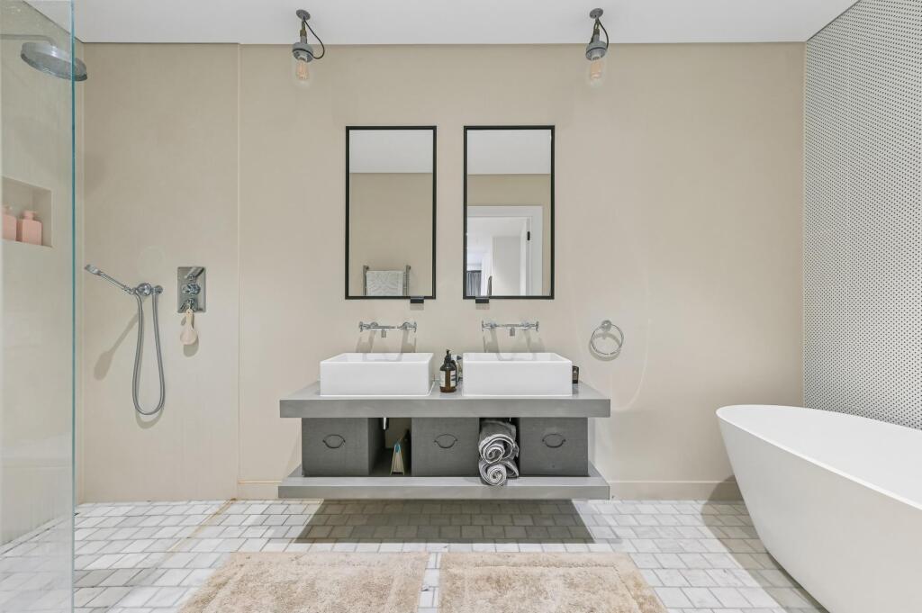 Apartment in London - More