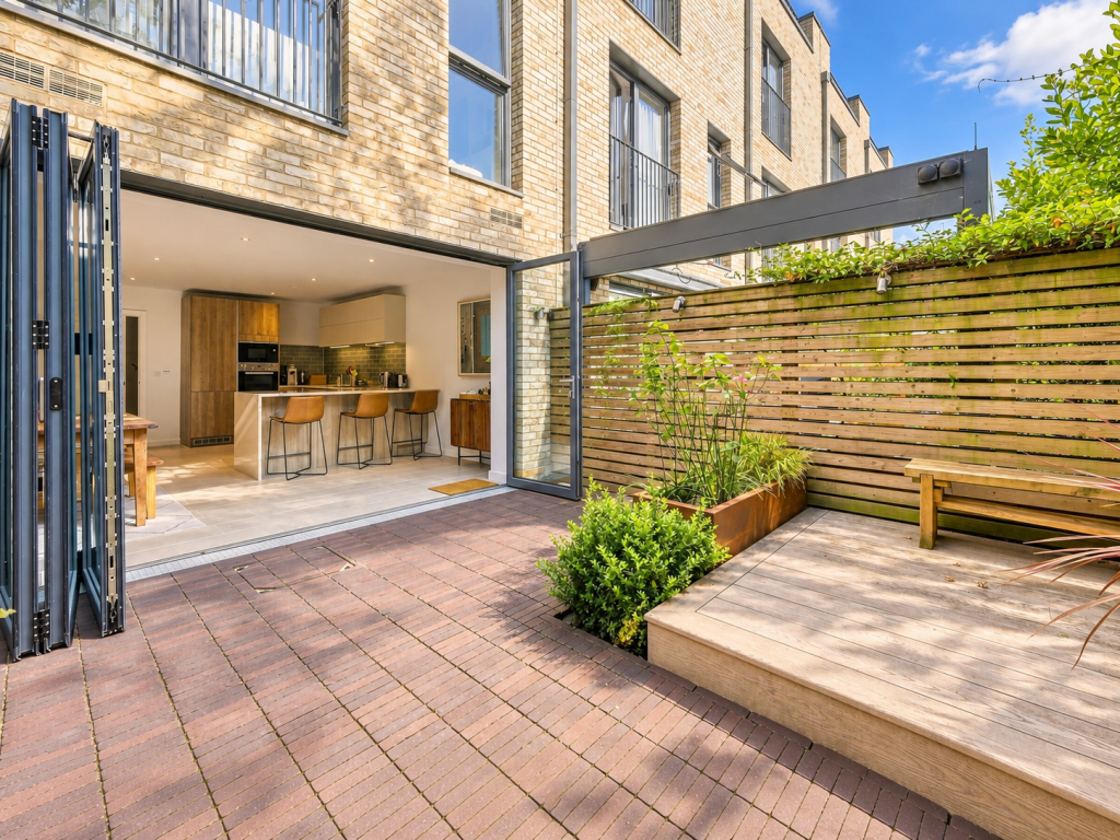 House in London - View 2