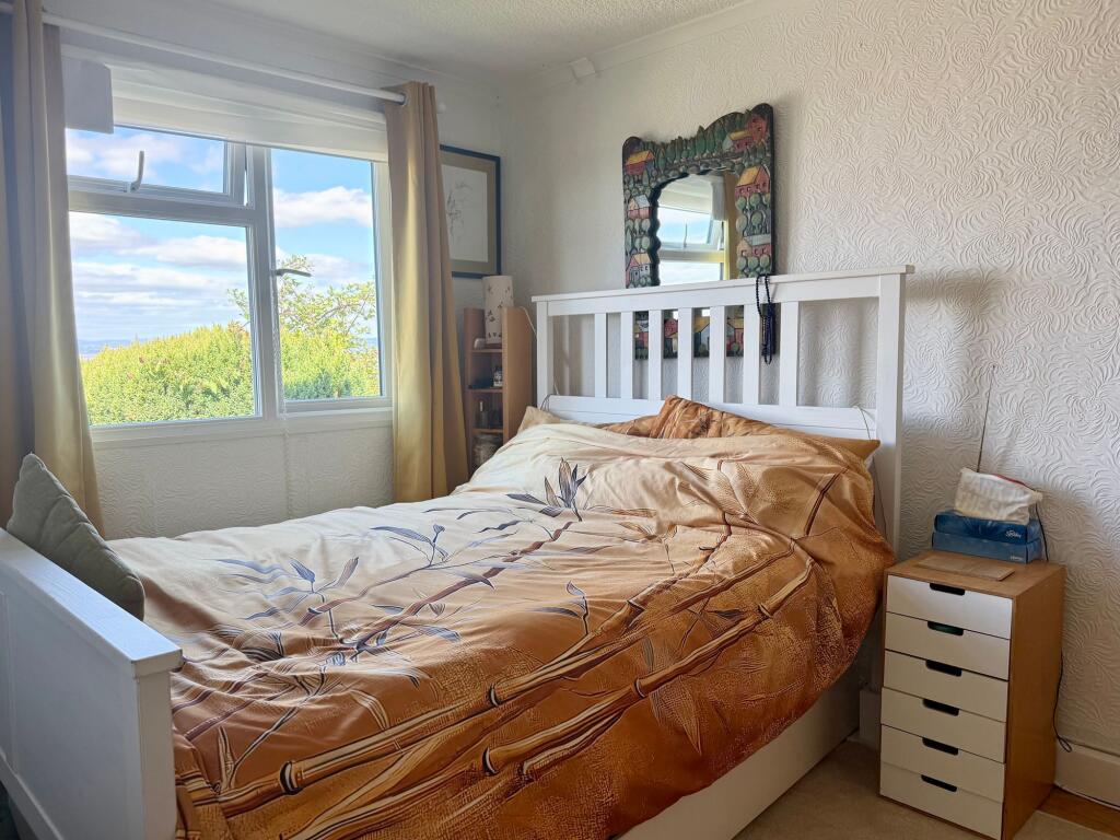 House in Portishead, Redcliffe Bay - More
