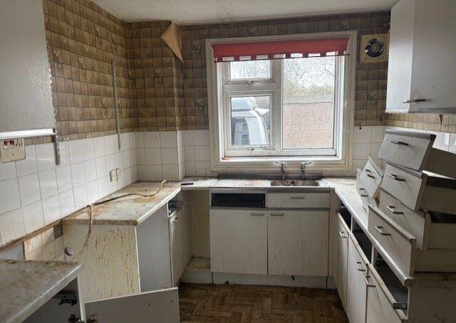 2 Hazelmere Close, Leatherhead, Surrey, KT22 7XA photo 2