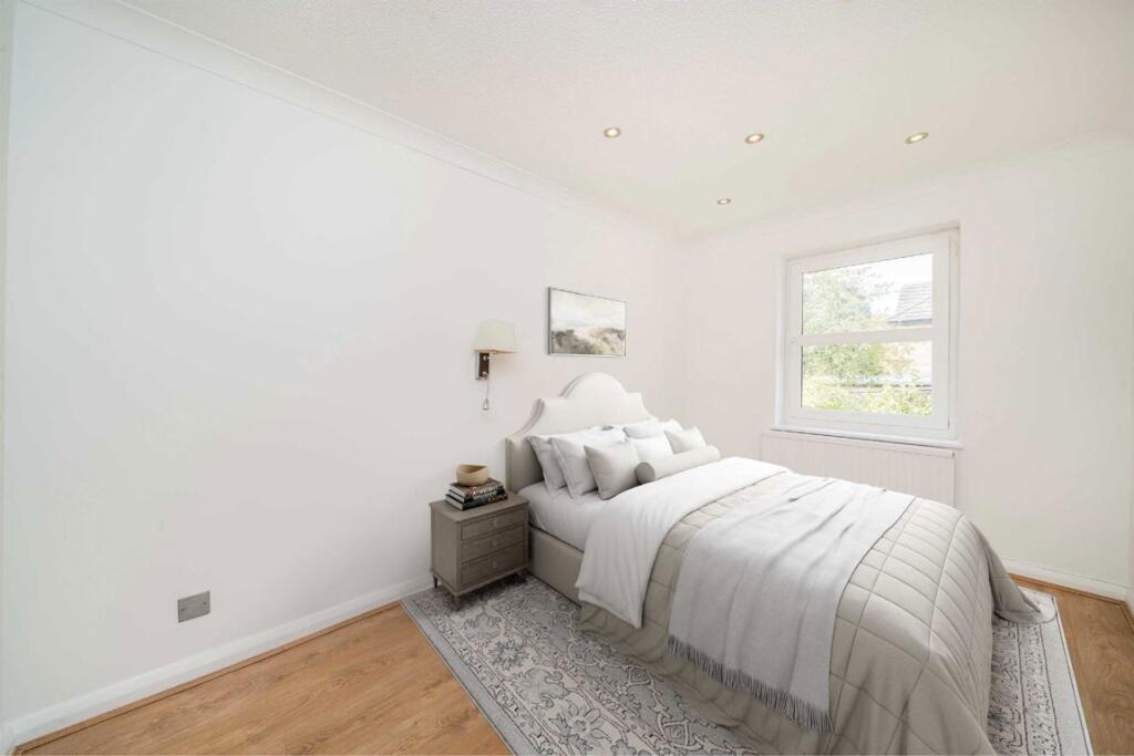 House in Twickenham - More