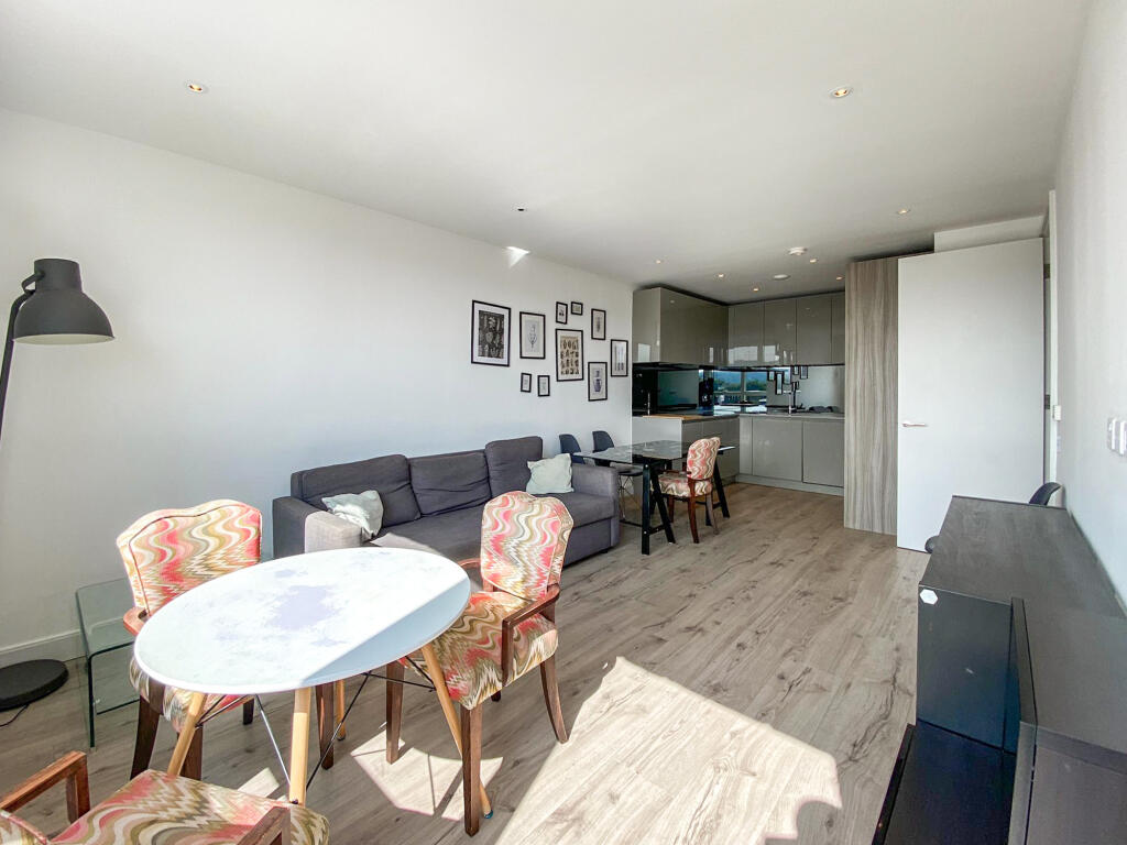 Apartment in London - View 5