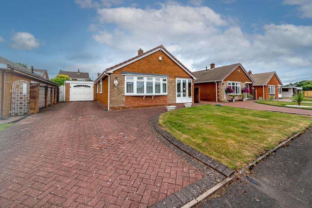 3-bed bungalow on Goldthorne Avenue, Cannock, £370,000