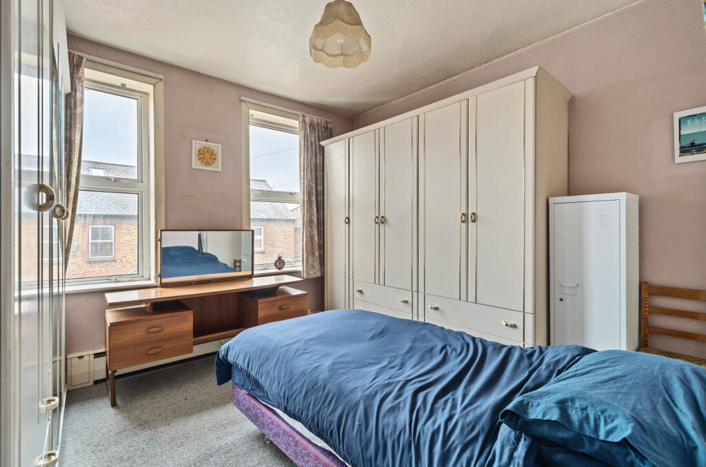 House in Elmbridge, Cobham - More