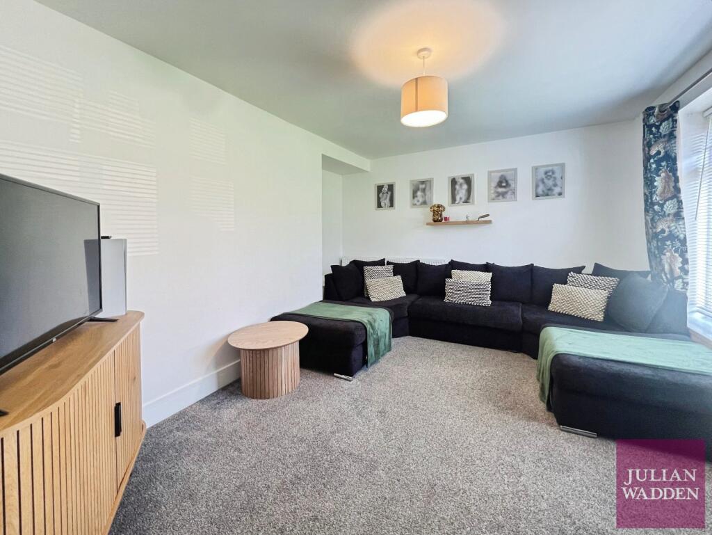 Keston Crescent, Brinnington, Stockport, SK5 photo 3