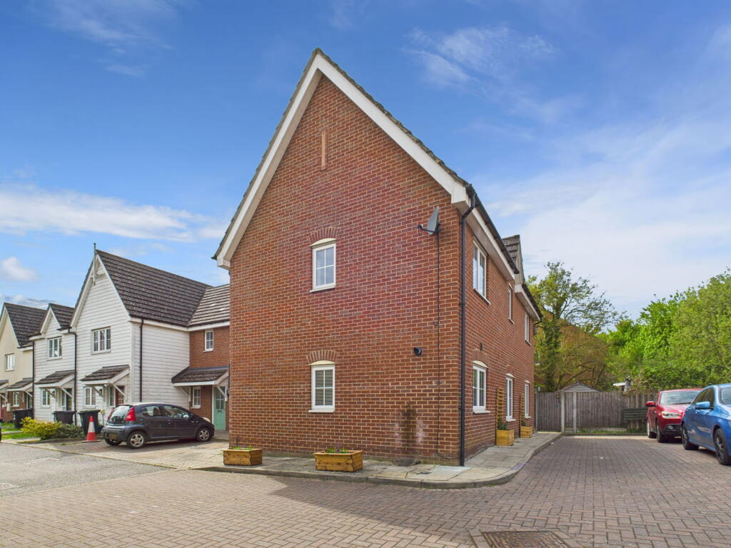 4-bed semi-detached on Goodwins Close, Little Canfield, Dunmow, CM6 1SQ, £400,000