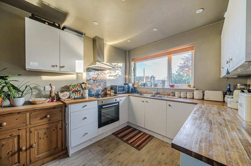 Southgate Drive, Wincanton, Somerset, BA9 photo 4