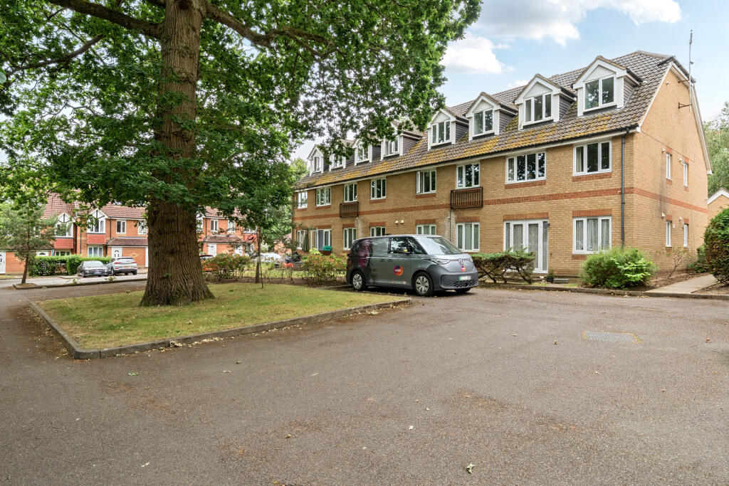 Main image of property: Alexandra Gardens, Knaphill, Woking, GU21