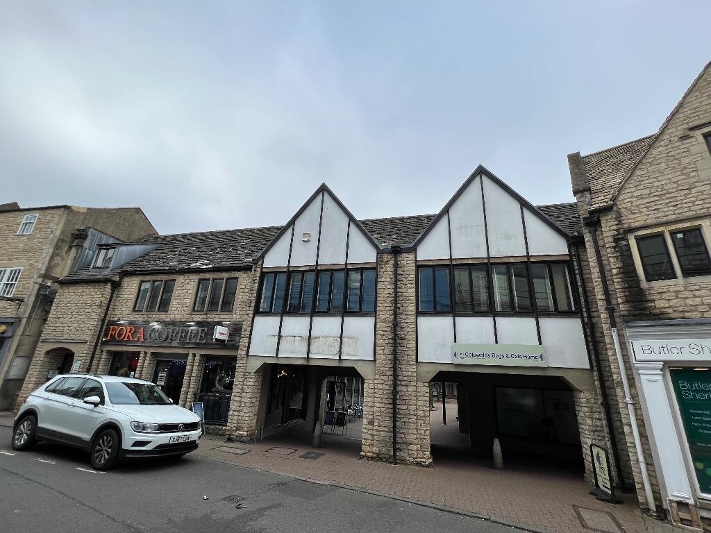 Main image of property: First Floor, 39 Castle Street, Cirencester, Gloucestershire, GL7