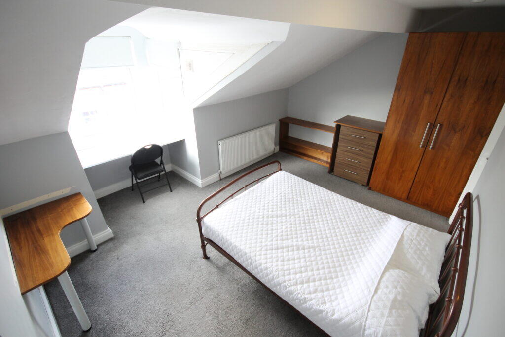 6 bedroom terraced house for rent