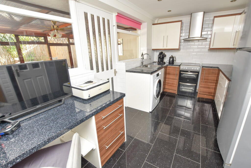House in Wirral, Liverpool City Region - View 5